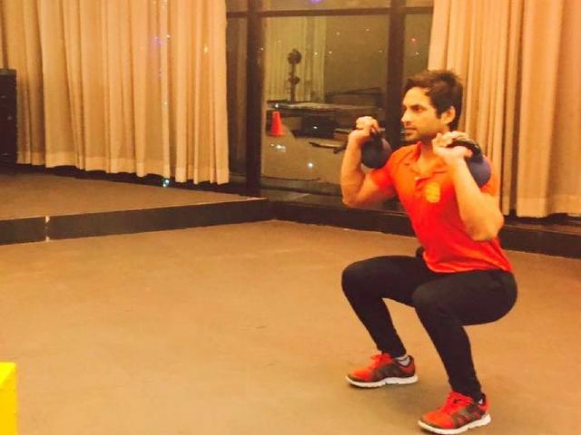 squats-with-kettle-bells